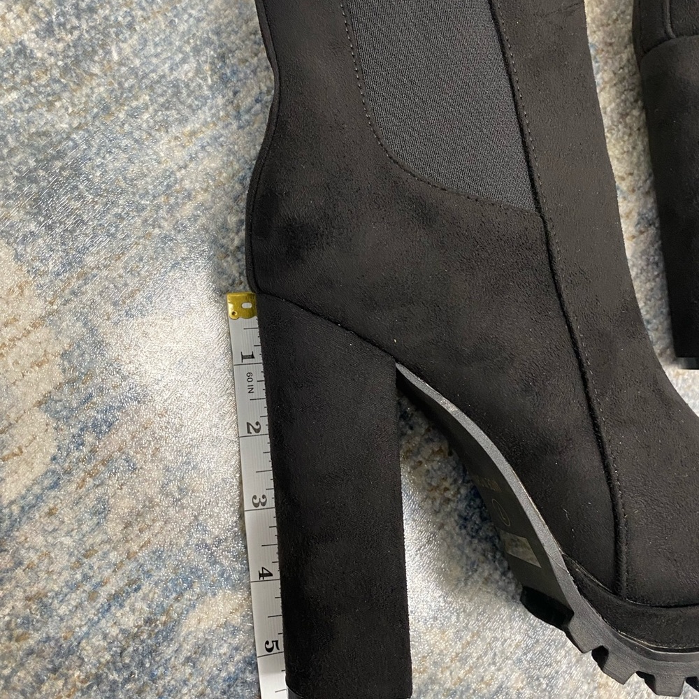 ♠️BLACK GLAZE BOOTS♠️ - Picture 3 of 6